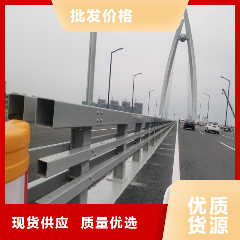 公路中央隔离带护栏性能良好