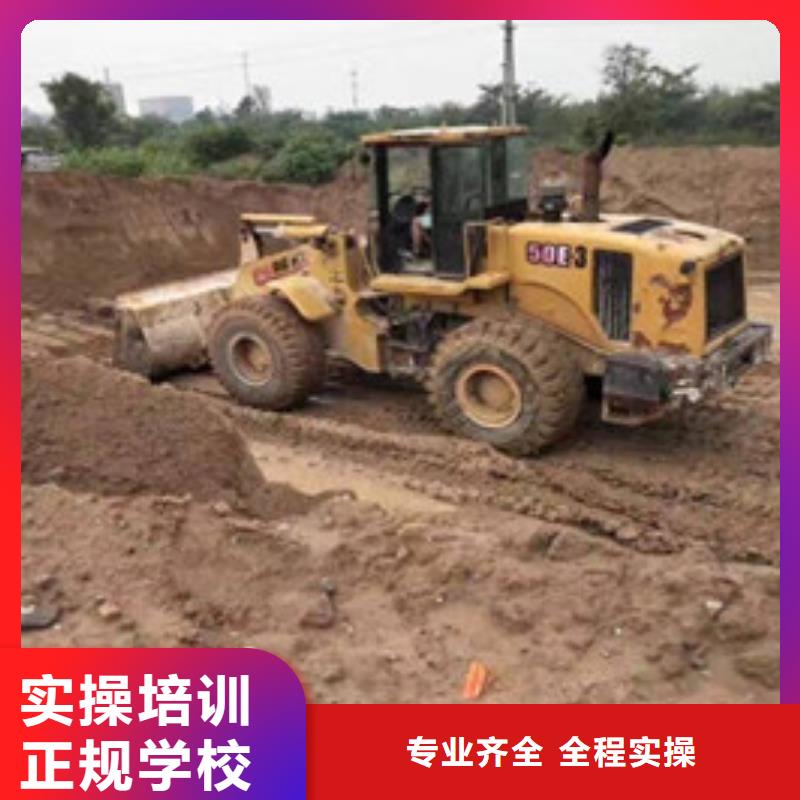 (虎振)沧州市任丘铲车技校学期学费车辆多上机时间充足