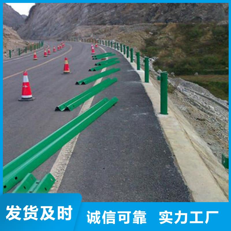 咸阳公路隔离护栏外形美观