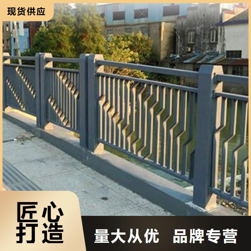 海南万宁市钢板立柱护栏厂家地址推荐荣欣护栏