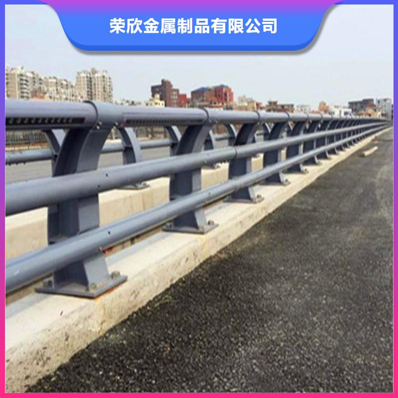 海南万宁市钢板立柱护栏厂家地址推荐荣欣护栏