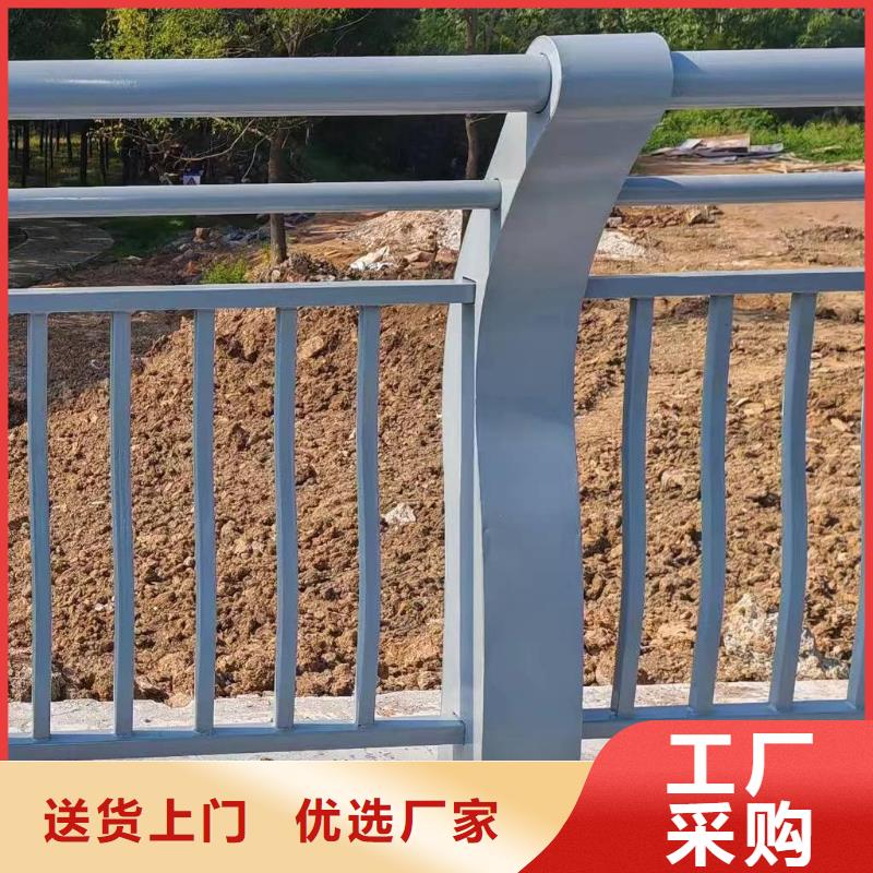 选购鑫方达仿木纹河道护栏栏杆不锈钢河道栏杆实在厂家