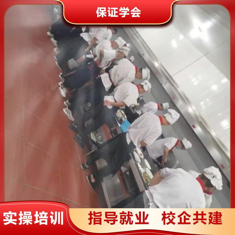 【烹饪培训学校,哪里能学挖掘机校企共建】