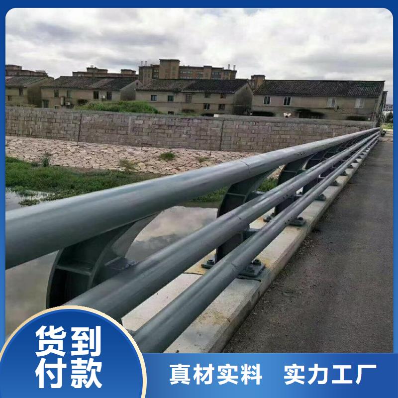 道路防撞护栏安装效果图