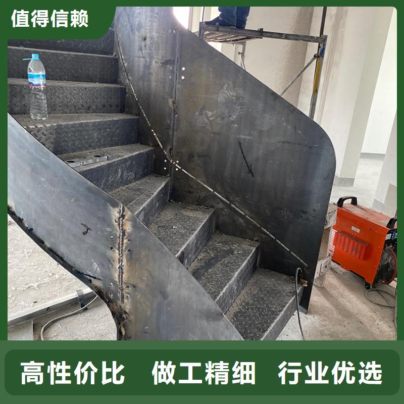 铁艺旋转钢梯卷板楼梯精选优质材料